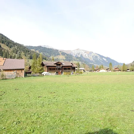 In Near Simmen Falls