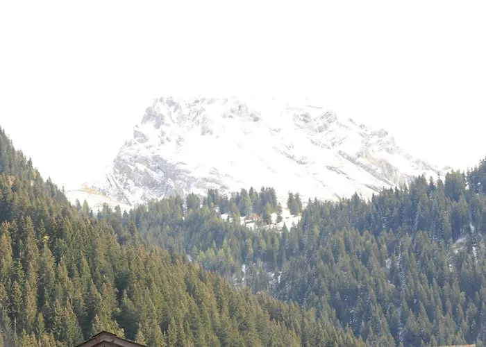 In Near Simmen Falls דירה *