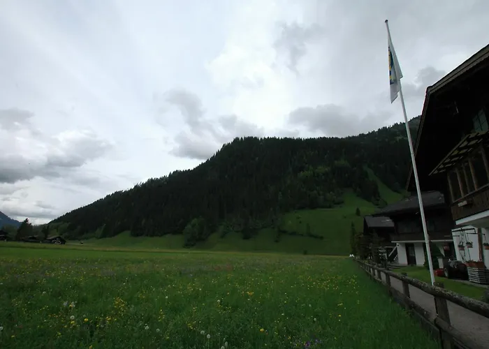 In Near Simmen Falls דירה *