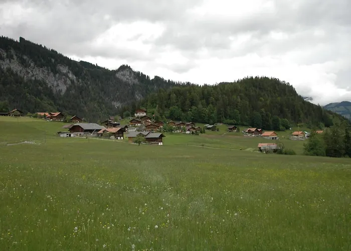 In Near Simmen Falls דירה לנק